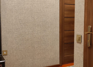 Şəkildəki xalça və uşaq mebeli hal hazırda mənzildə yoxdur.