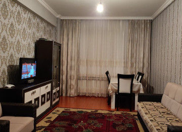 Şəkildəki xalça və uşaq mebeli hal hazırda mənzildə yoxdur.