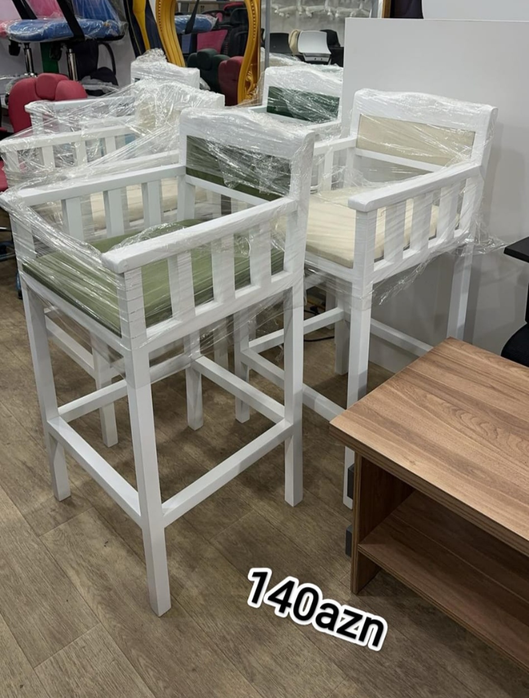 Makyaj kreslosu Sifarişlə hazırlanır Rəng seçimi var