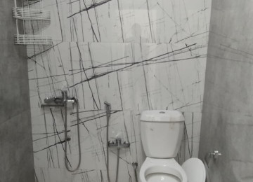 Evimiz tam təmirlidir. Qaz, işıq,su daimidir. Ev kombi