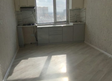 Evimiz tam təmirlidir. Qaz, işıq,su daimidir. Ev kombi