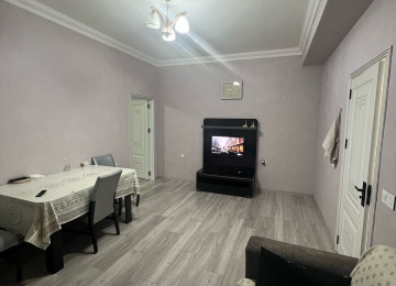 Ailəyə verilir. İnternet.kombi.kondisoner.televizor var.