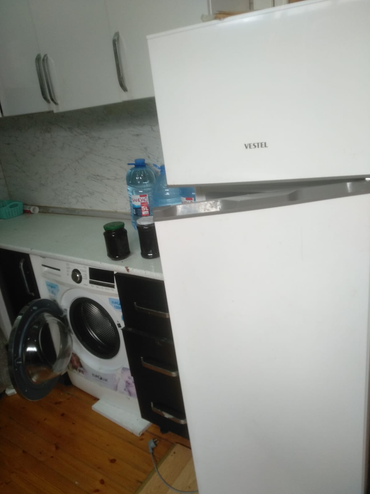 AAAF -tərəfdə, Uğur marketin arxası, Şükürun maqazini,