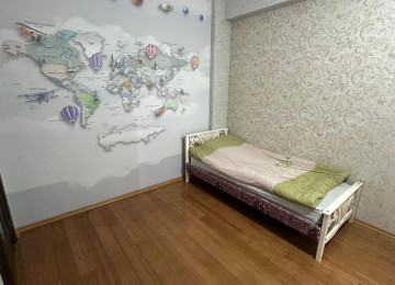 Ev Xirdalan Seherinin Merkezide Kohne Bazarla Uzbe -Uz olan