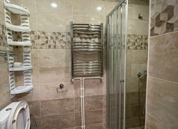 Ev Xirdalan Seherinin Merkezide Kohne Bazarla Uzbe -Uz olan