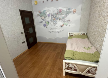 Ev Xirdalan Seherinin Merkezide Kohne Bazarla Uzbe -Uz olan