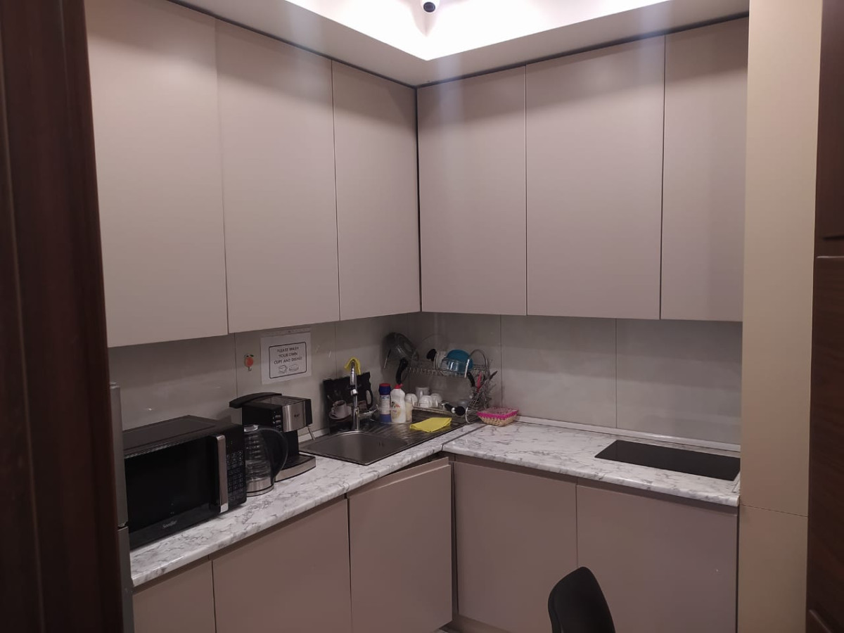 Hazır təmirli OFİS SATILIR Hazır tam təmirli ofis satılır. 122 m2, 5500 AZN-dən.