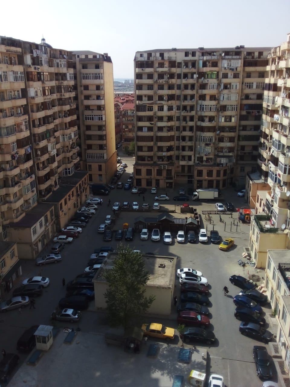 Xlrdalan Super yerde 3 nmreli mektebin yanl esyanan satllr