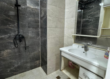 3 otagli kiraye menzil Aileye ve isleyen xanimlara verilir.