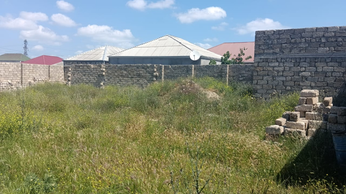 Torpaq sahəsi satılır Torpaq sahəsi hasarlanmış və tikinti üçün hazırdır. Ərazi