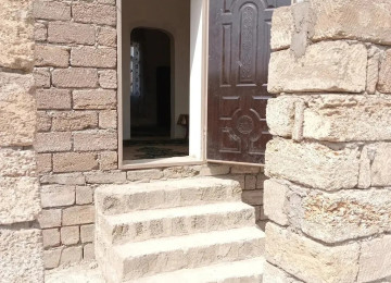 Yeni Suraxanida ev kiraye verilir uzun müddətli..əşyali