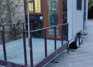 Arendaya da verirem. Əla vəziyyətdədir. Balkonu da var.