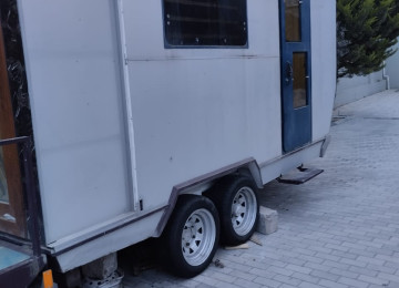 Arendaya da verirem. Əla vəziyyətdədir. Balkonu da var.