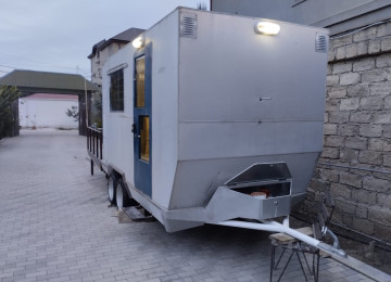 Arendaya da verirem. Əla vəziyyətdədir. Balkonu da var.