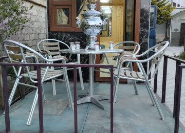 Arendaya da verirem. Əla vəziyyətdədir. Balkonu da var.