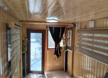 Arendaya da verirem. Əla vəziyyətdədir. Balkonu da var.