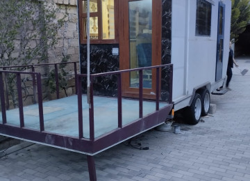 Arendaya da verirem. Əla vəziyyətdədir. Balkonu da var.