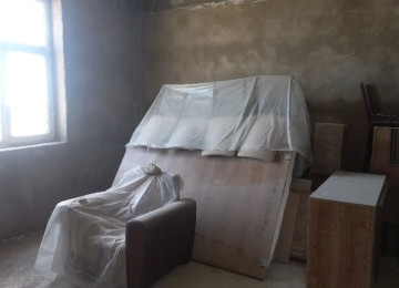 Binada yaṣayis var.isiq,su var.qaz xettleri cekilib saygac