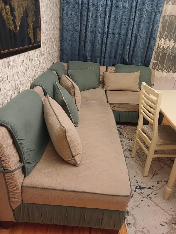 Künc divan Künc divan 270x190 sm. Açılır baza var. Qiymət 350 azn.