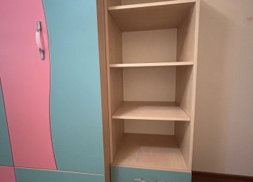 Şəkildə gördüyünüz şkaf, dolab, çarpayı. İdeal vəziyyətdə