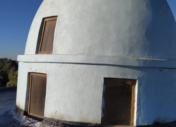 Yüksək ixtisaslı dam örtüyü ustası tol və rubroidlə ev,