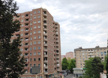 Xətai rayonu Sarayevo küçəsi Bakı Kinoteatrla üzbə-üz