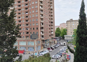 Xətai rayonu Sarayevo küçəsi Bakı Kinoteatrla üzbə-üz