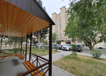 Xətai rayonu Sarayevo küçəsi Bakı Kinoteatrla üzbə-üz