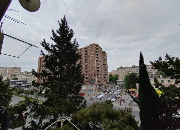 Xətai rayonu Sarayevo küçəsi Bakı Kinoteatrla üzbə-üz