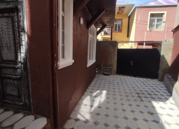 Xlrdalada 7 nomreli mektebin yanl 3 otaq heyet evi satllr