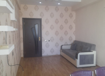 Riyyat ticaret Merkezinin yanl 3 otaq menzil kiraye verlir