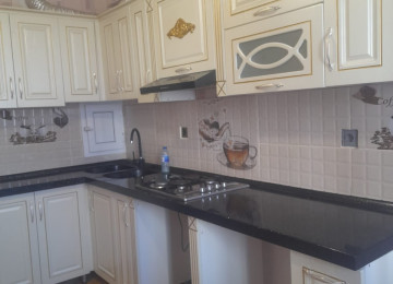 Riyyat ticaret Merkezinin yanl 3 otaq menzil kiraye verlir