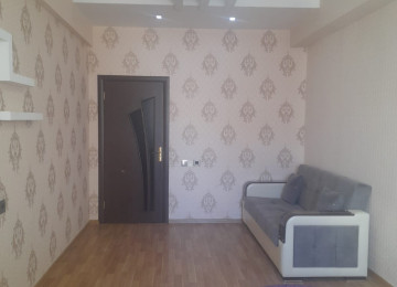 Riyyat ticaret Merkezinin yanl 3 otaq menzil kiraye verlir