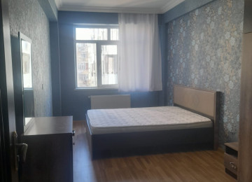 Riyyat ticaret Merkezinin yanl 3 otaq menzil kiraye verlir