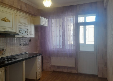 Riyyat ticaret Merkezinin yanl 3 otaq menzil kiraye verlir