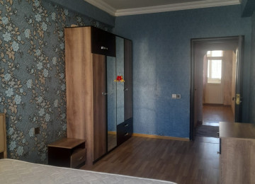 Riyyat ticaret Merkezinin yanl 3 otaq menzil kiraye verlir