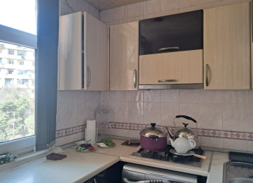 Yaxşı təmirlidir ,əlverişli yerdədir. 2 kondisioner