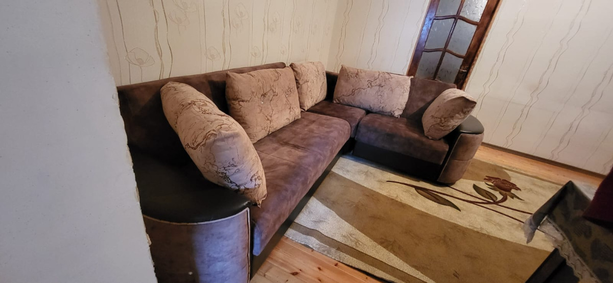 Divan Dəsti Satılır Uqlavoy divan dəsti satılır. Divanın iki tərəfidə açılır,
