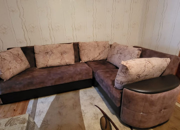 Uqlavoy divan dəsti satılır. Divanın iki tərəfidə açılır,