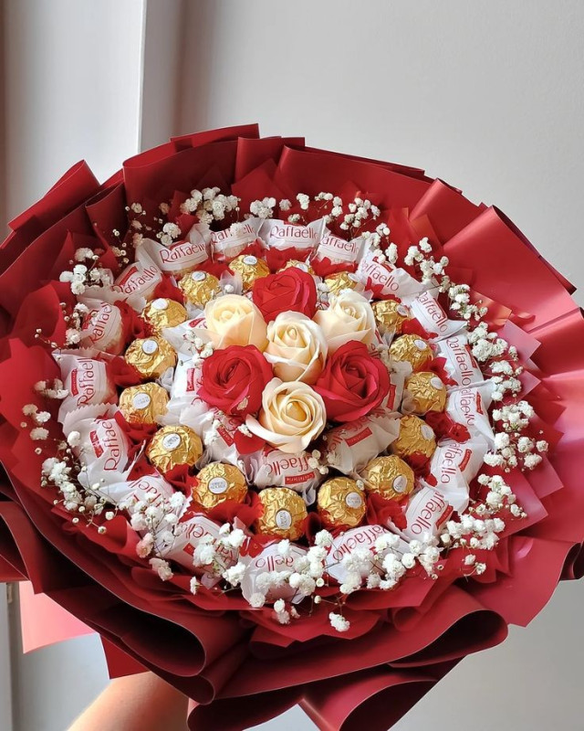 Sokolad buketleri sifarisle hazirlanir.Sidarisler en az 1