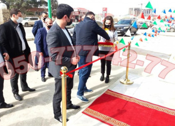 Acilis dest icare. Qırmızı lent kəsmə. Lent kesilmesi dest.