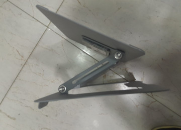 Noutbuklar üçün stolüsdü 360 dərəcə dönən tutacaq satılır.