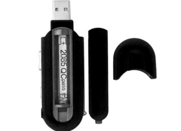 Qara rəngdə, yığcam dizaynlı MP3 player. Ekranı və