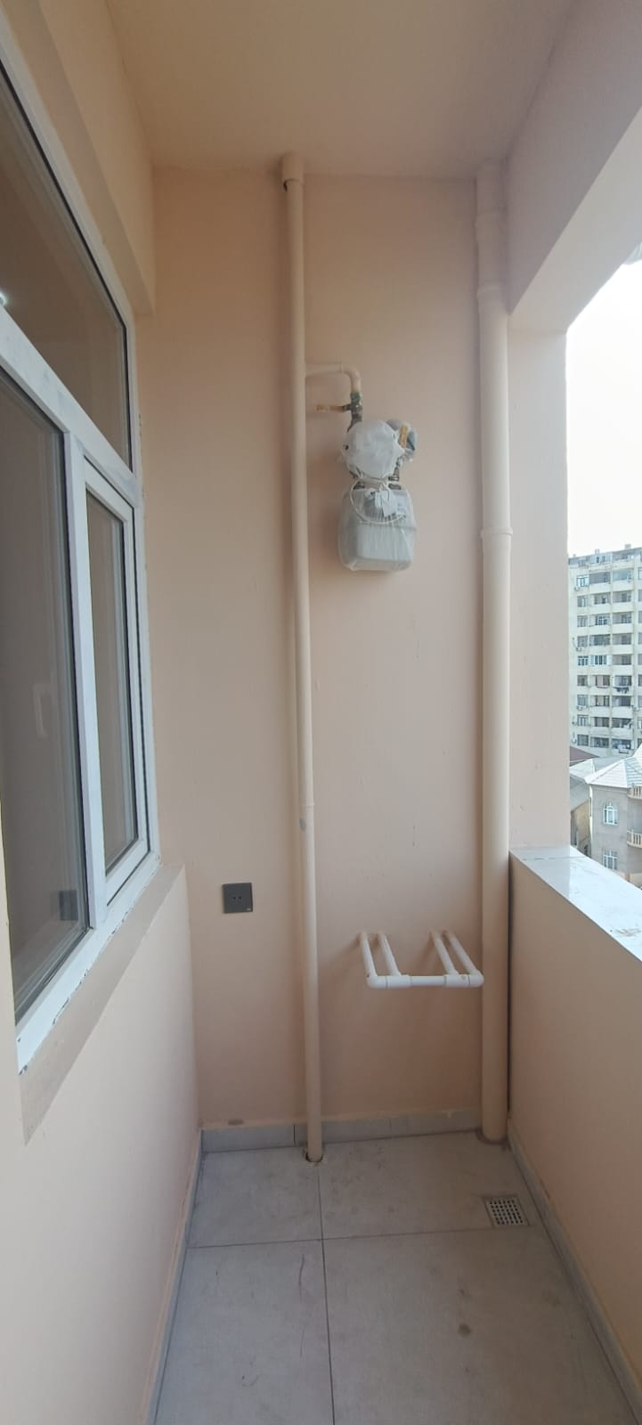 Xlrdalan AAAF PARKIN yanl 3 otaq menzil satllr 61 kv qaz