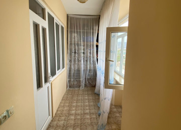 Naxçıvan MR, Culfa şəhərində, mərkəzdə təmirli mənzil