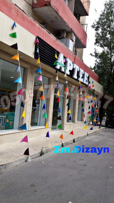 Reklam bayraglar Reklam bayraglar. Uch kunc bayraq. Bayraq bezeme. Dekor