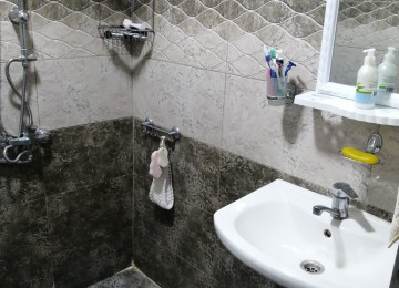 Xirdalanda narinci marketin yaxinliginda her bir seraiti