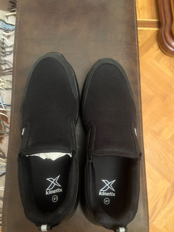 Kişi ayaqabisi kinetix brend razmer 41 satilir.Hec bir