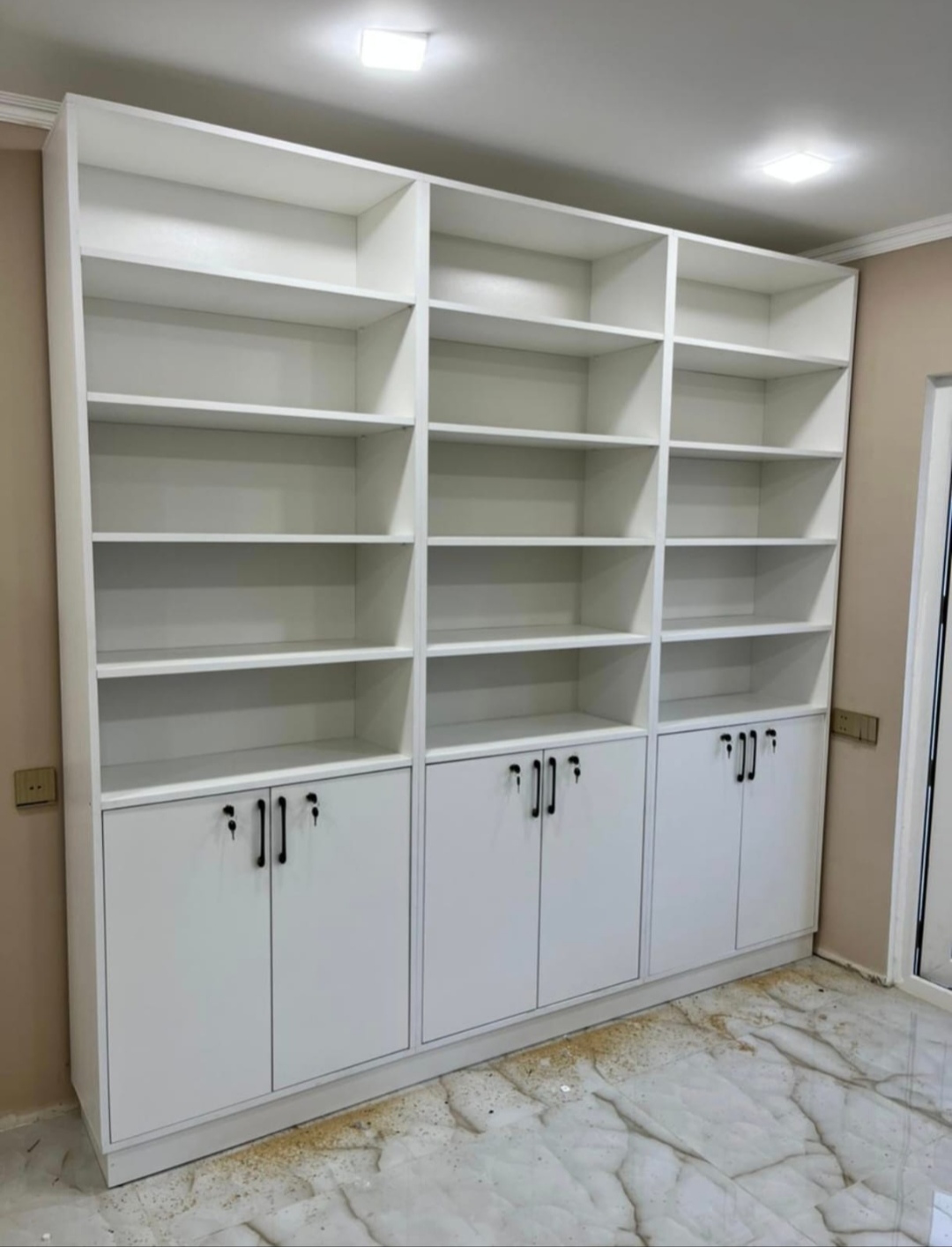 Vitrin dolabı Sifarişlə hazırlanır Rəng seçimi var Ölçü