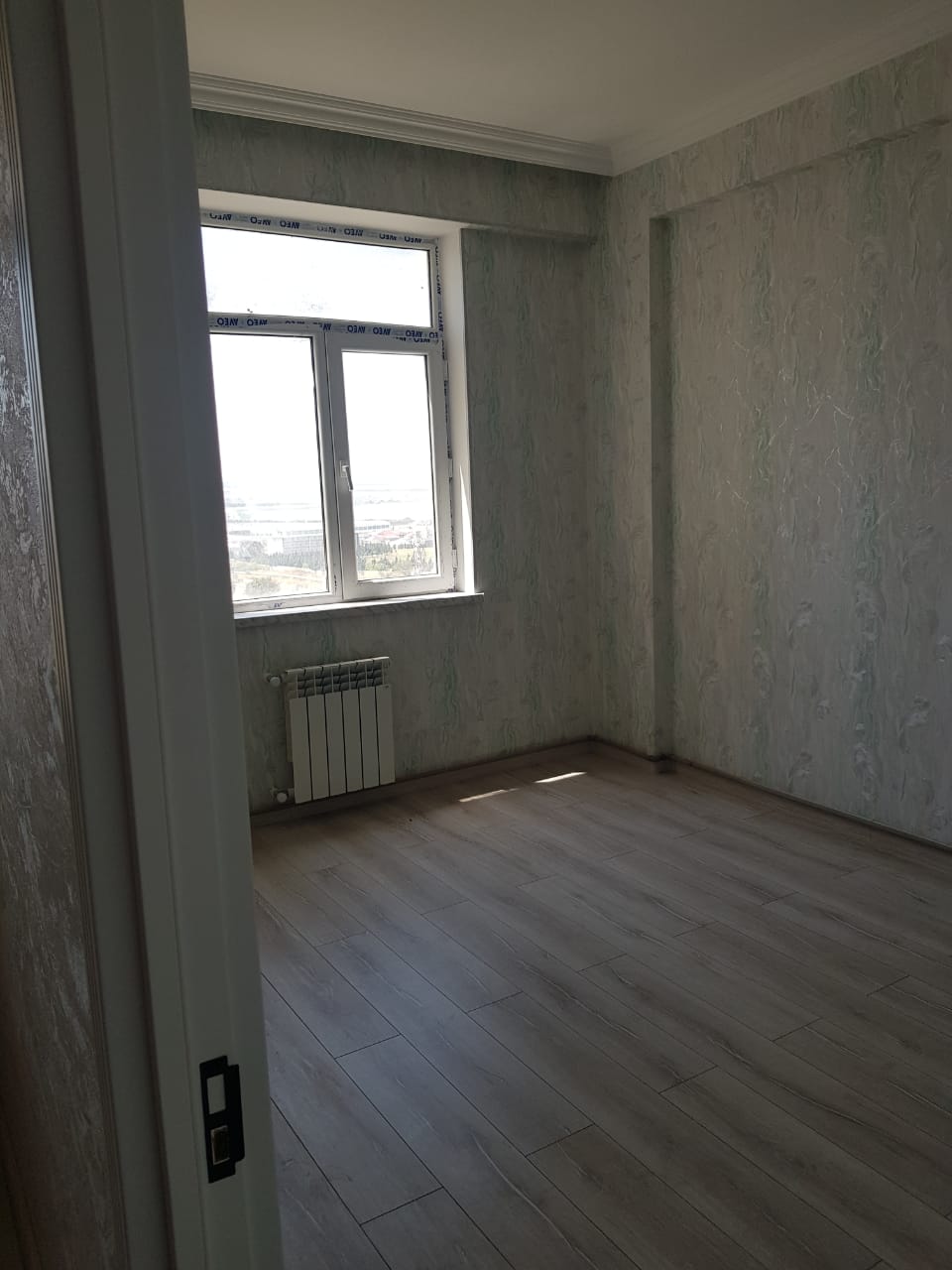 Menzil xirdalanda baki sumqayit yolunun yaninda yerlesir